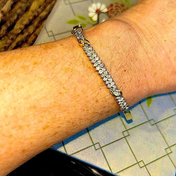 Vintage 14K Diamond Hinged Bangle Bracelet - Picture 3 of 8